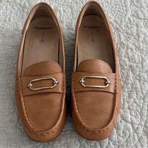 Frankie4 Women's Classic Tan Loafers, SZ 9.5, EUC